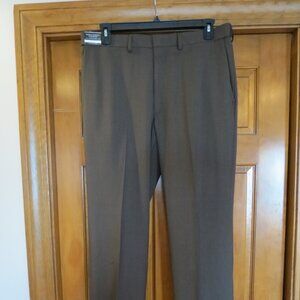 NWT Men's Haggar Brown Dress Pants Plain Front Comfort Waist Size 36x31